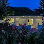 Barracuda Sea View & Dinner Experience Couette-café