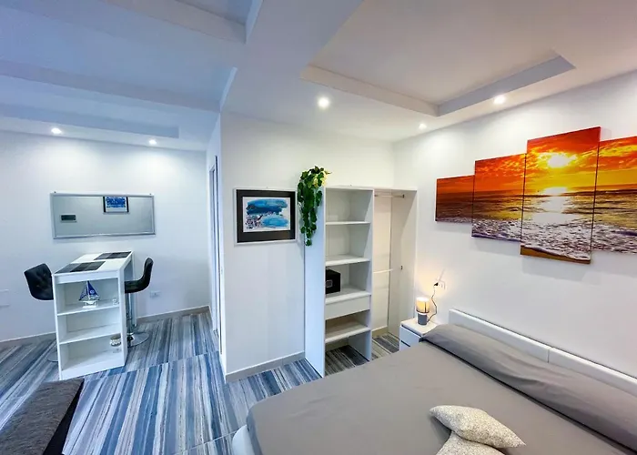 Barracuda Sea View & Dinner Experience ベッド・アンド・ブレックファスト イスキア島